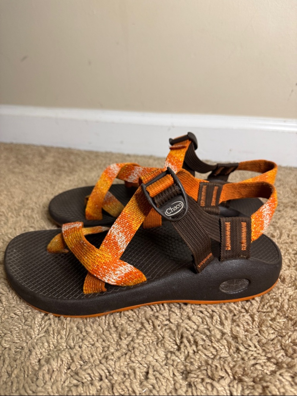 Chaco Women Orange Printed Strap Sandals Brown Sole Size 8 Casual Outdoor Summer